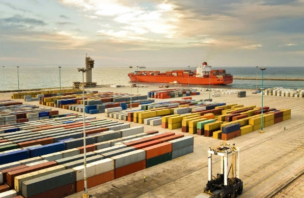 隨著全球經(jīng)濟(jì)一體化不斷深化，寧波貨代業(yè)還將面臨更多的機(jī)遇和挑戰(zhàn)