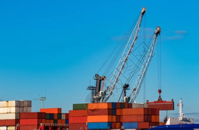 青島貨代公司，這些藍色引擎馳騁在全球物流的廣闊天地中