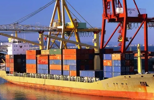 作為貿(mào)易商和生產(chǎn)商，為什么現(xiàn)在選擇海運公司是您更佳的選擇呢？