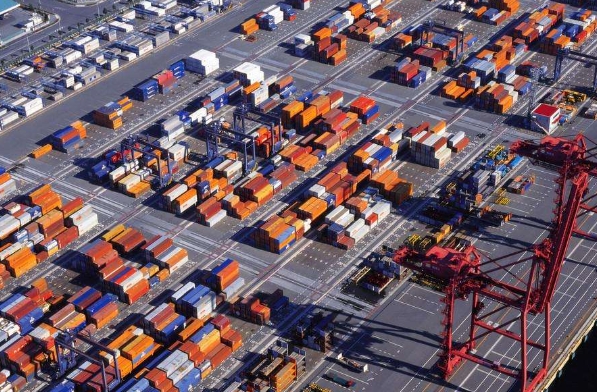 新加坡貨代公司要在市場競爭中立于不敗之地，需要不斷提升服務(wù)質(zhì)量