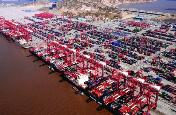 國際物流公司為跨國企業(yè)提供了跨境運輸、物流管理等服務(wù)