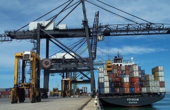 貨代物流在推動經(jīng)濟(jì)發(fā)展、促進(jìn)國際貿(mào)易方面發(fā)揮著重要作用