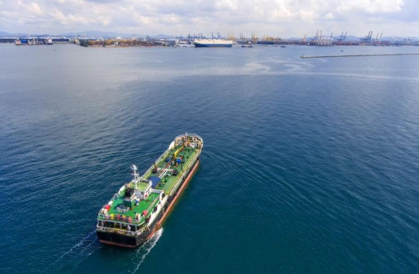 未來全球經(jīng)濟一體化深入推進，上海物流將繼續(xù)保持旺盛的發(fā)展勢頭