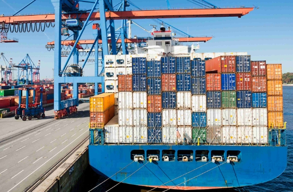 俄羅斯專線應(yīng)運(yùn)而生，成為連接中俄兩國(guó)經(jīng)濟(jì)的重要橋梁與紐帶