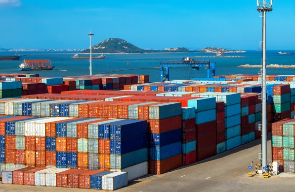 國際物流是推動全球經濟一體化、促進世界和平與繁榮的重要引擎